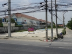 ขายที่ดิน 1 ไร่ ติดถนนใหญ่ ไทรน้อย แปลงมุม ตรงข้ามห้างโกลบอลเฮ้าส์ ทำธุรกิจได้หลายอย่าง ติดถนน 2 ด้าน ถมแล้ว ทำเลดีมาก: